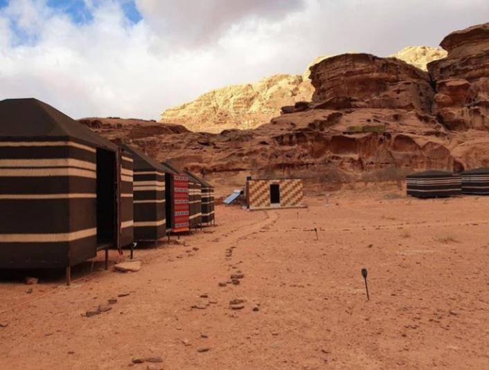 Moon City Camp Bed and Breakfast Wadi Rum Esterno foto