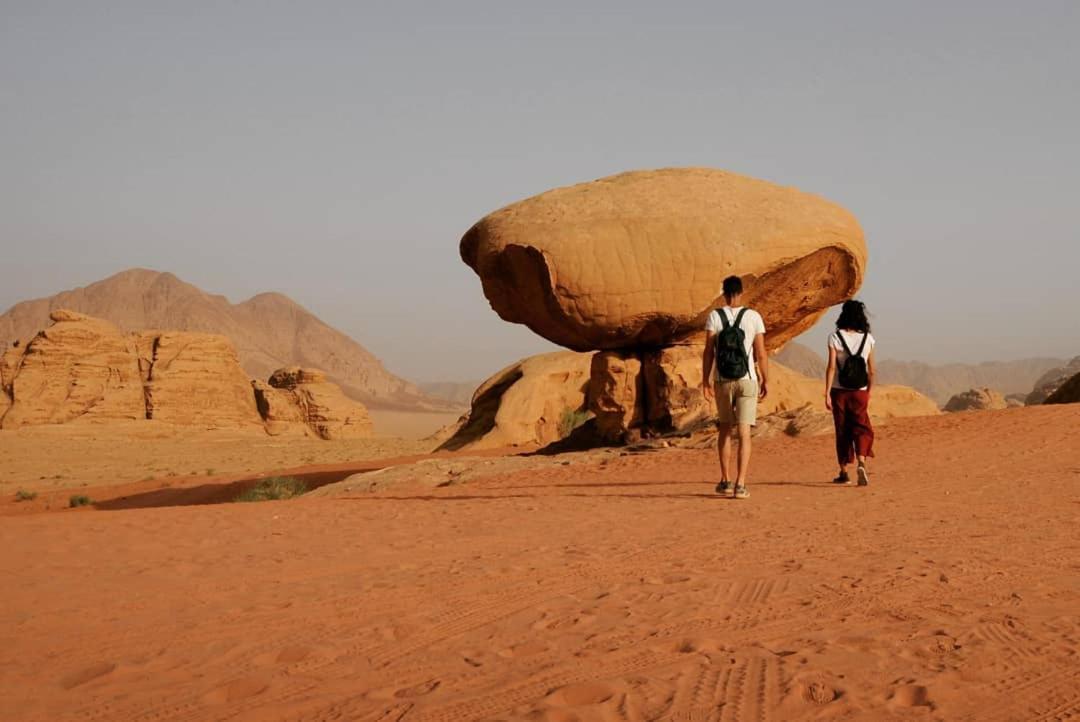 Moon City Camp Bed and Breakfast Wadi Rum Esterno foto