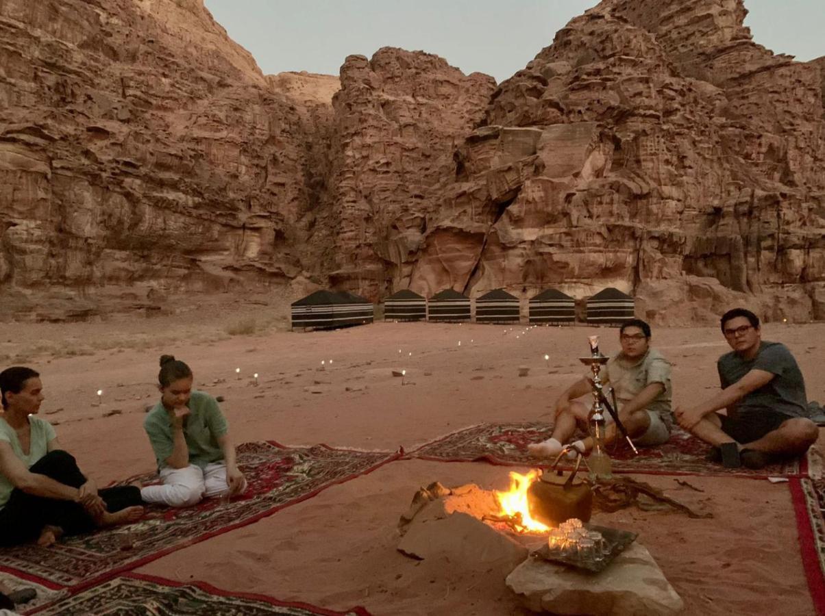 Moon City Camp Bed and Breakfast Wadi Rum Esterno foto