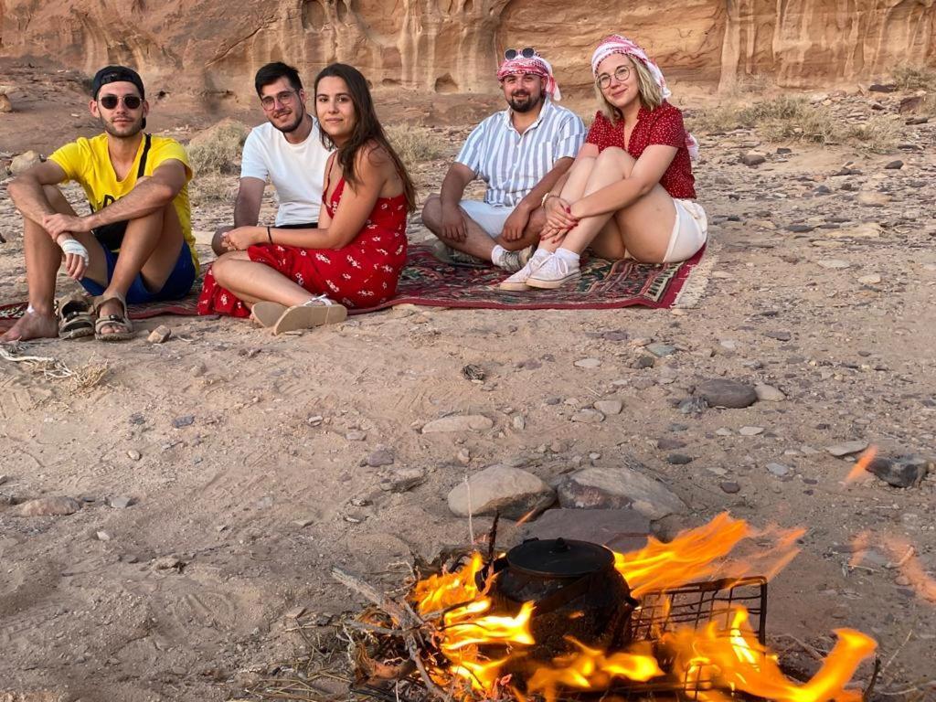 Moon City Camp Bed and Breakfast Wadi Rum Esterno foto