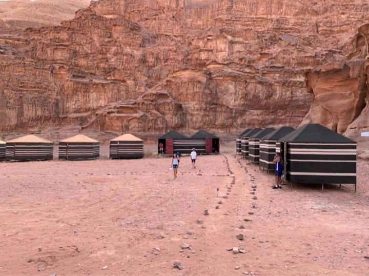 Moon City Camp Bed and Breakfast Wadi Rum Esterno foto