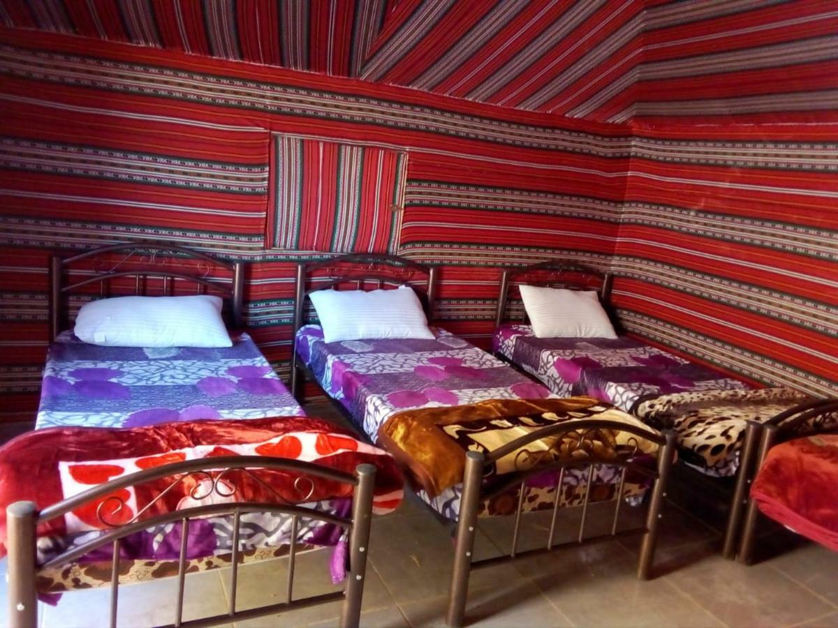 Moon City Camp Bed and Breakfast Wadi Rum Esterno foto