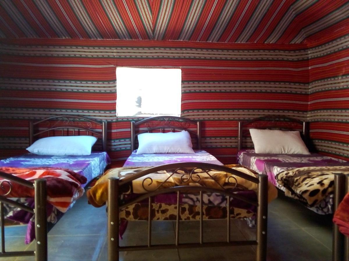 Moon City Camp Bed and Breakfast Wadi Rum Esterno foto