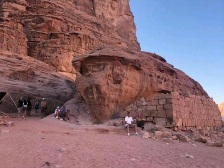 Moon City Camp Bed and Breakfast Wadi Rum Esterno foto