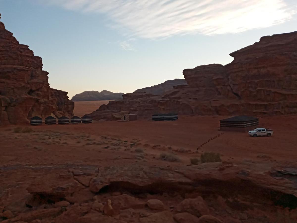 Moon City Camp Bed and Breakfast Wadi Rum Esterno foto